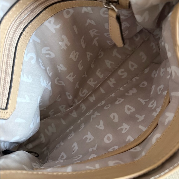 Elegant Tan Leather Shoulder Bag - Picture 13 of 17